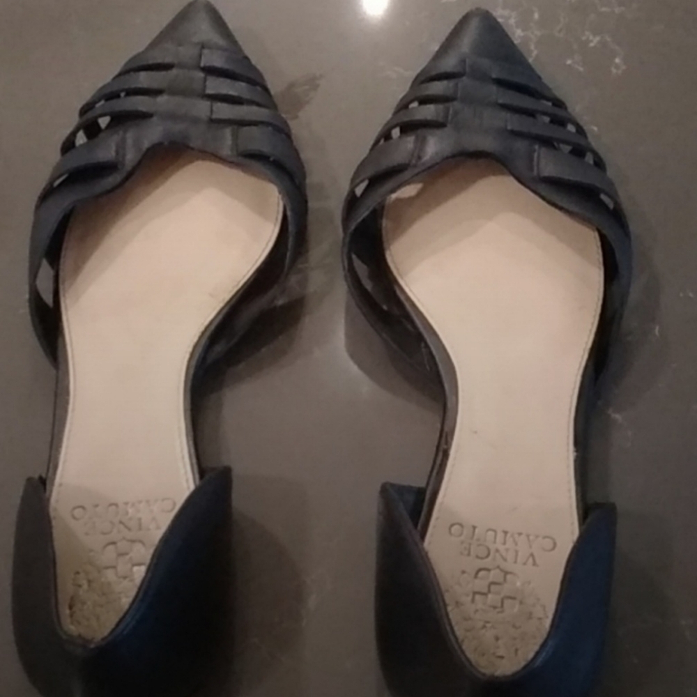 🌠Vince Camuto🌠 Cut Out Pointy Flats - Picture 2 of 3